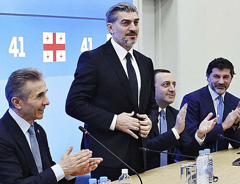Mikheil Kavelashvili, un futbolista 'ultra' y sin estudios superiores para presidir Georgia