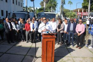 Alcalde de SJM pone en operación camiones cero kilómetro al servicio de recogida de basura