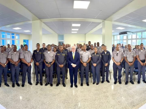 Policías recibirán becas internacionales para maestría en análisis e investigación criminal en UDIMA
