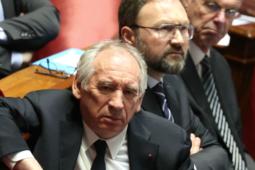 El primer ministro francés confía en sobrevivir a la segunda moción de censura