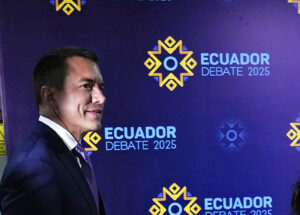 Noboa busca repetir en Ecuador y Correa, volver por la puerta grande: "Allá ustedes si vuelven a creer a un presidente de cartón"