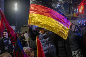 Kosovo cierra su campaña electoral con una histórica concentración en Pristina