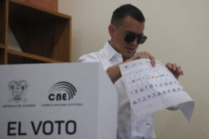 Elecciones en Ecuador: empate virtual entre la revolucionaria Luisa González y el presidente Daniel Noboa