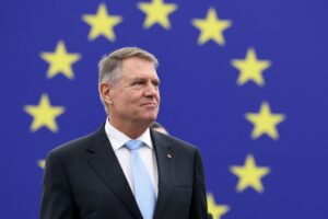 El presidente de Rumanía anuncia su dimisión antes de que el Parlamento le destituya