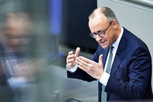 Friedrich Merz, el favorito para próximo canciller y con cuentas pendientes con Merkel