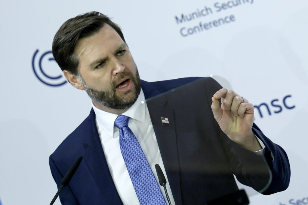 J.D. Vance denuncia que "el retroceso en valores" es una amenaza para la UE más peligrosa que Rusia