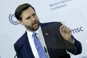 J.D. Vance denuncia que "el retroceso en valores" es una amenaza para la UE más peligrosa que Rusia