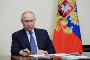Un espía, un ministro en la sombra y un 'sherpa': Putin forma un equipo negociador sobre Ucrania con pesos pesados