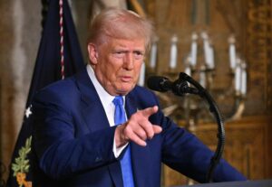 Trump y Musk escenifican su luna de miel en la Fox y defienden sus purgas: "EEUU es una burocracia y no una democracia"