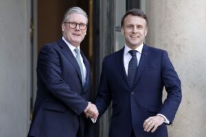 Reino Unido y Francia se plantean crear una fuerza de seguridad europea en Ucrania de menos "de 30.000 soldados"