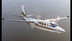 Mueren dos al estrellarse avioneta