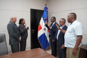 Juramentan a nuevas autoridades de Educación en San Juan