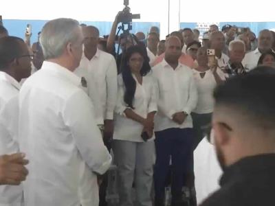 Abinader entrega viviendas y títulos de propiedad en SDO