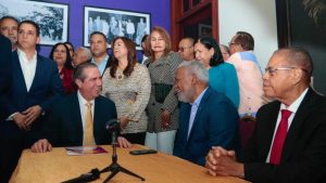 Por el PLD Francisco Javier García formaliza sus aspiraciones a la Presidencia