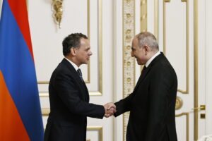 Azerbaiyán y Armenia anuncian un acuerdo de paz que pondrá fin a décadas de conflicto