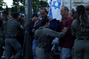 El Gobierno israelí destituye al jefe del servicio secreto interno entre protestas y recursos al Supremo