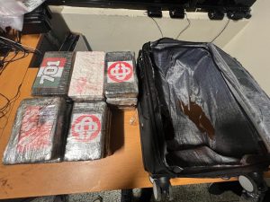 DNCD ATRAPA ITALIANO CON 24 PAQUETES LLENOS DE COCAÍNA