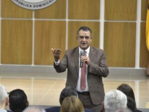 JCE presenta proyecto de la nueva cédula a organizaciones políticas