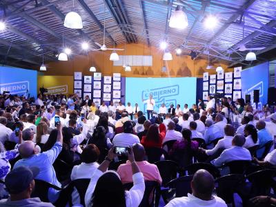 Luis Abinader lleva “El Gobierno Contigo” a Pedro Brand