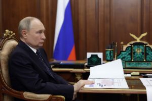 El Kremlin condena como "inaceptable" la detención temporal de una diplomática rusa en Francia