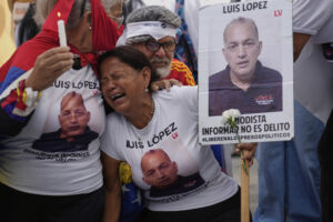 Encarcelan a una periodista por un reportaje sobre robos y deportados en Caracas