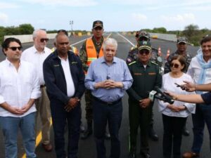 Eduardo Estrella se reintegra al trabajo en MOPC