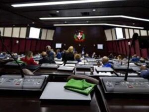 Depositan otro proyecto para limitar exoneraciones de vehículos