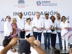 Abinader entrega obras viales y de infraestructura en Baní