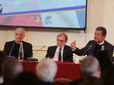 Leonel Fernández encabeza en Francia coloquio de Revolución de Abril