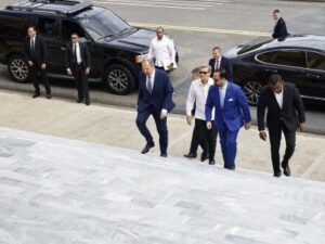 Canciller ruso parte a Moscú tras visita al presidente Abinader