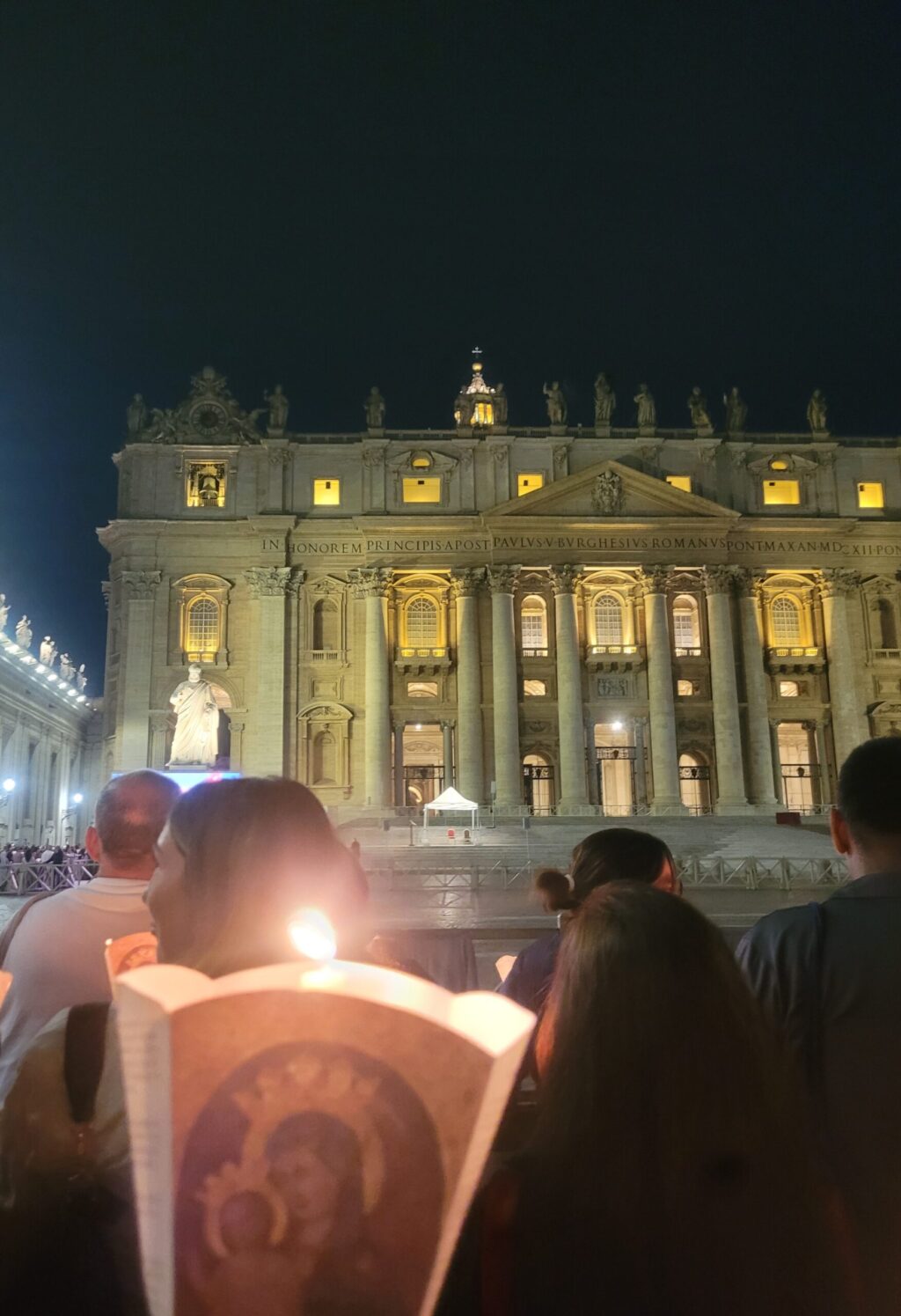 Roma, lista para la 'fumata' blanca: "El rumor en la calle es que van a elegir Papa al cardenal filipino"