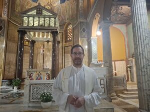 Los argentinos en Roma despiden al Papa Francisco en la iglesia de Santa Maria Addolorata: "Quería estar siempre cerca de la gente, y lo hizo hasta el final"