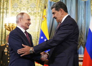 Putin recibe a sus autócratas favoritos en una capital acorazada