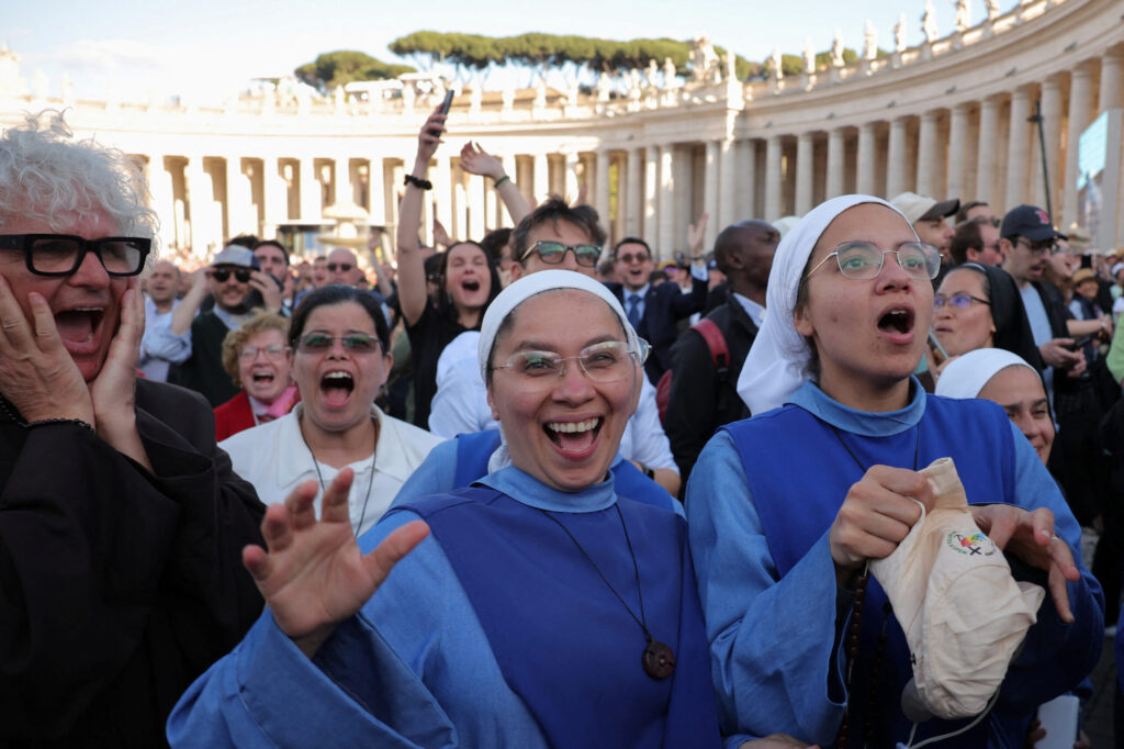 "¡Viva el Papa!", el júbilo colectivo inunda la Plaza de San Pedro