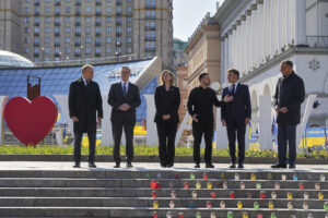 Merz, Macron, Starmer y Tusk coordinan con Washington una respuesta frente a Rusia y el Kremlin responde: "Los países europeos tienen un carácter confrontativo"