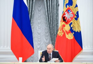 La UE acuerda nuevas sanciones a Rusia, pone en su punto de mira a la "flota fantasma" y ya amenaza con más medidas de castigo si Putin no acepta el alto el fuego