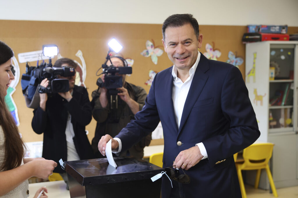 El conservador Luís Montenegro gana las elecciones en Portugal y los ultras de Chega empatan con el Partido Socialista