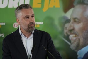 Dimite Pedro Nuno Santos, el líder socialista de Portugal
