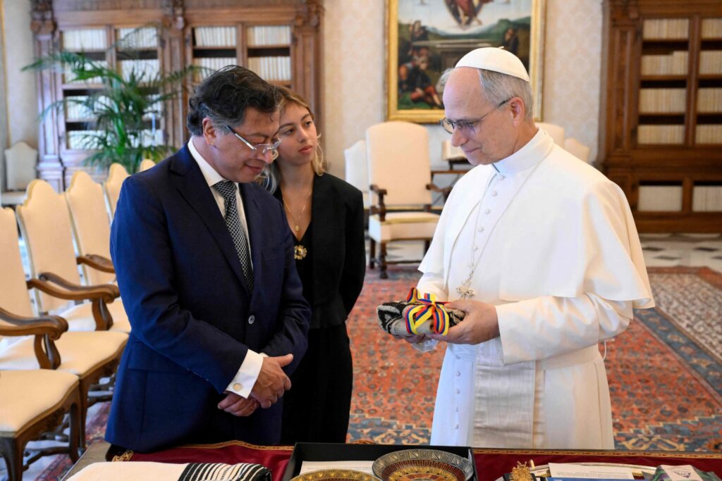 Oleada terrorista en Colombia mientras Petro propone que el Vaticano acoja un proceso de paz