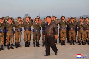 La rabieta de Kim Jong-un tras la accidentada presentación del buque de guerra más poderoso de Corea del Norte