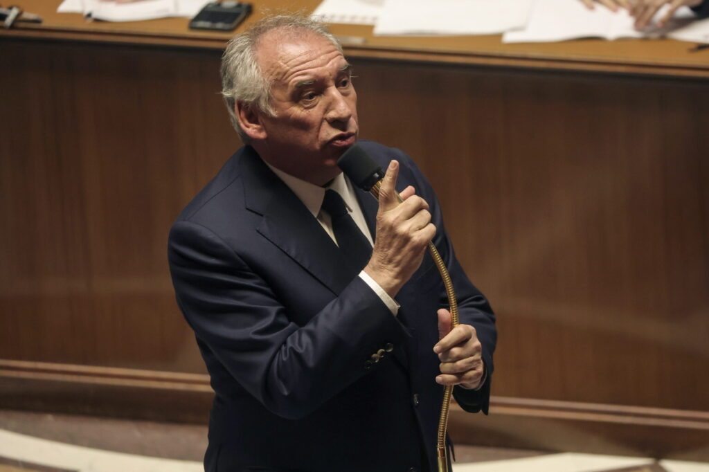 El Parlamento francés da luz verde a la ley de la muerte asistida