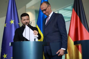 El Gobierno de Merz deja atrás la anterior política migratoria: se suspende la reagrupación familiar durante dos años y la "nacionalización turbo"