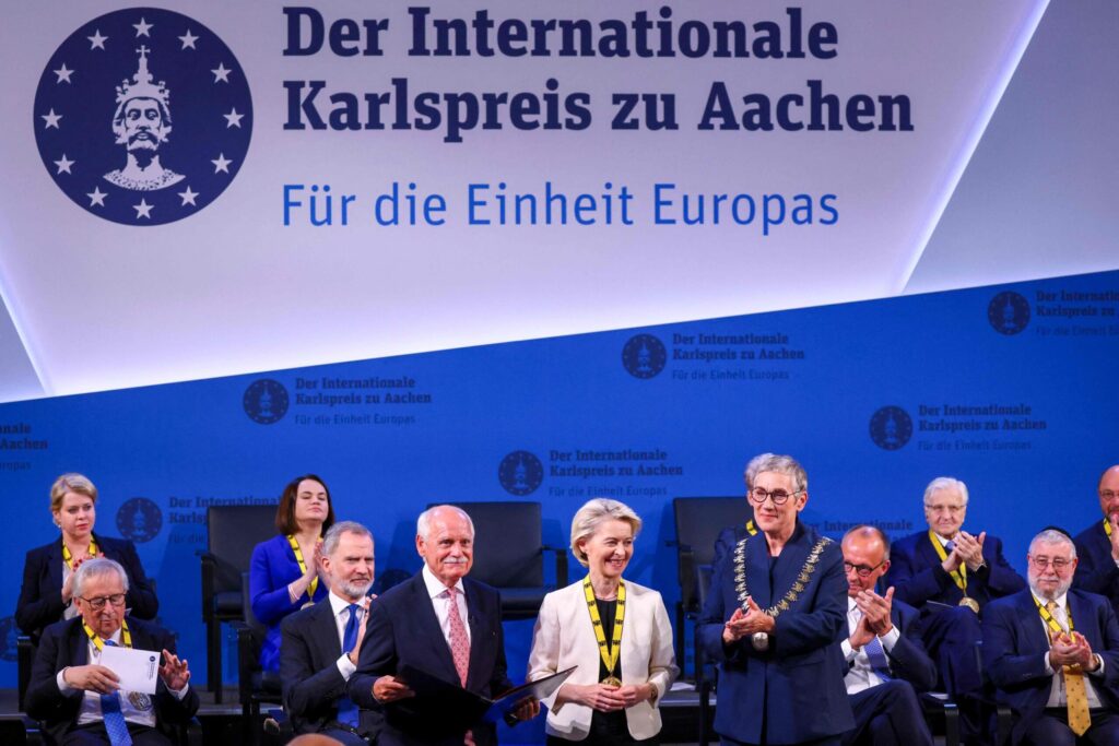 Felipe VI y Ursula von der Leyen defienden la independencia europea en la ceremonia de entrega del Premio Carlomagno: "Tenemos que confrontar las voces peligrosas"