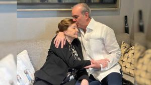 El presidente Abinader felicita a las madres dominicanas
