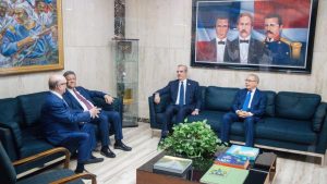 Pte Abinader y  expresidentes acuerdan crear una política nacional sobre Haití