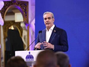 La respuesta de Abinader a los que piden plan de regulación