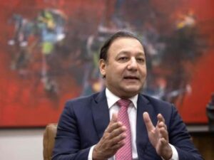 Abel Martínez critica proyecto de libertad de expresión de Abinader