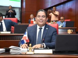 Senador pide solución para acceso a medicamentos de alto costo