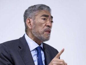 Izquierda Unida propone verja fronteriza con control civil