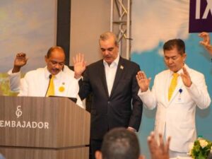 Abinader atribuye el crecimiento económico a la oración